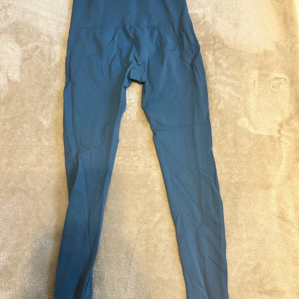 SET ACTIVE Leggings Size Small
